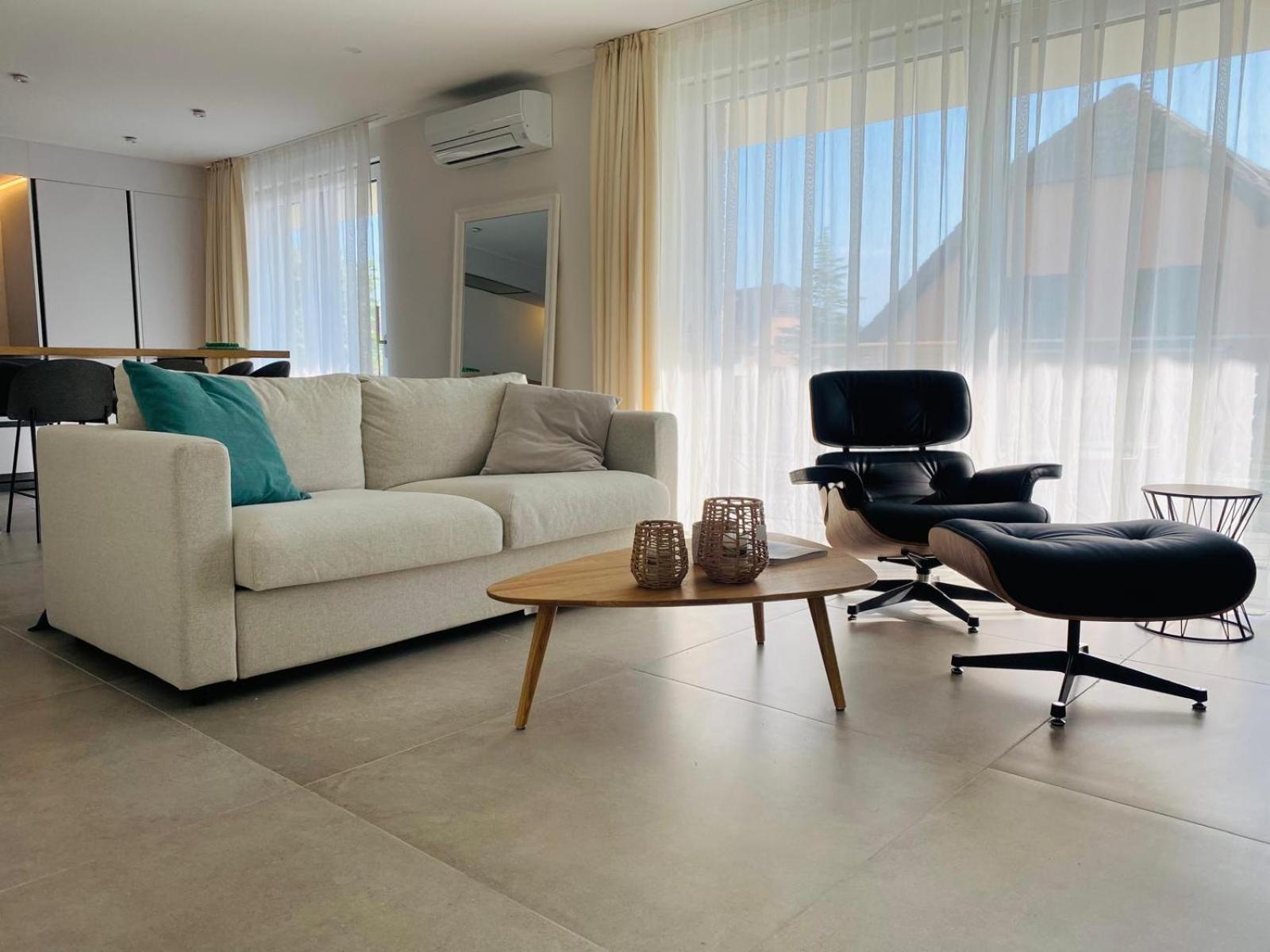 Homely Basel Airport Apartment *